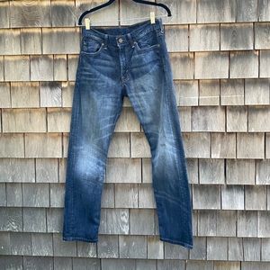 - Levi‘s Jeans